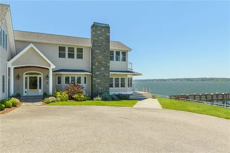 149 Nanaquaket Road Tiverton RI 02878