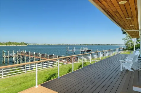 149 Nanaquaket Road Tiverton RI 02878