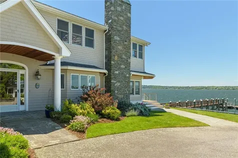 149 Nanaquaket Road Tiverton RI 02878