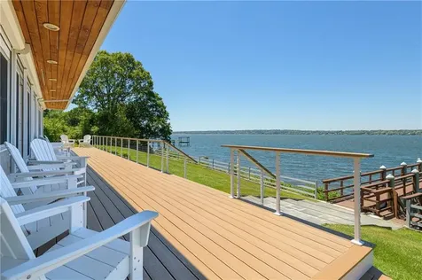 149 Nanaquaket Road Tiverton RI 02878