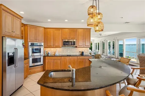 149 Nanaquaket Road Tiverton RI 02878