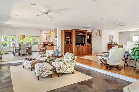 149 Nanaquaket Road Tiverton RI 02878