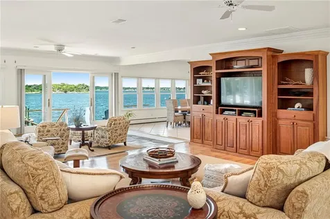 149 Nanaquaket Road Tiverton RI 02878