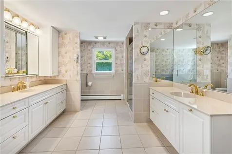149 Nanaquaket Road Tiverton RI 02878