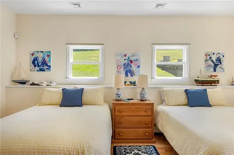 149 Nanaquaket Road Tiverton RI 02878