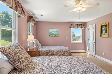 149 Nanaquaket Road Tiverton RI 02878