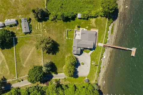 149 Nanaquaket Road Tiverton RI 02878