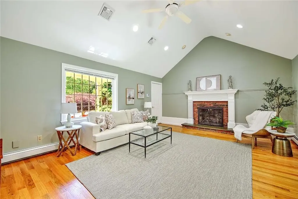 15 Sylvia Lane Lincoln RI 02865