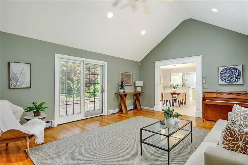 15 Sylvia Lane Lincoln RI 02865