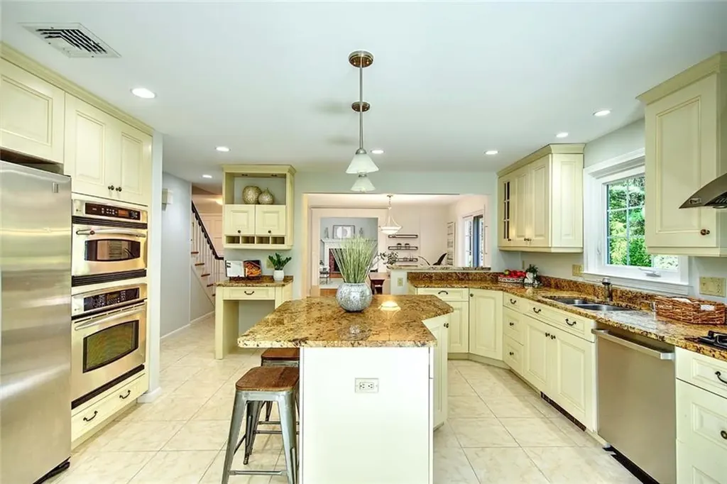 15 Sylvia Lane Lincoln RI 02865