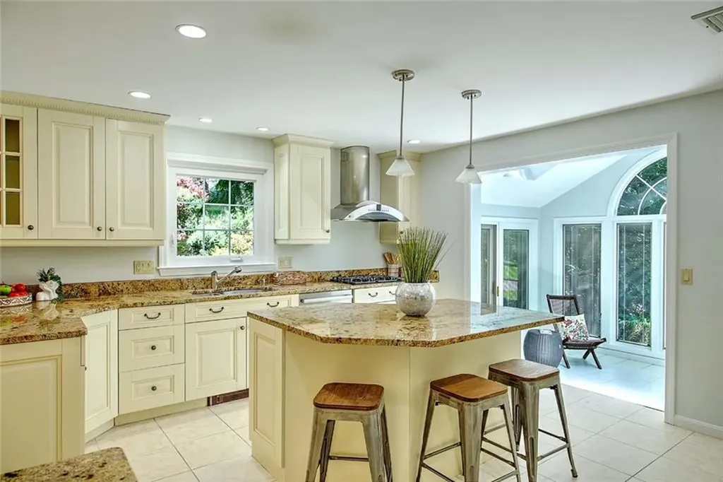 15 Sylvia Lane Lincoln RI 02865