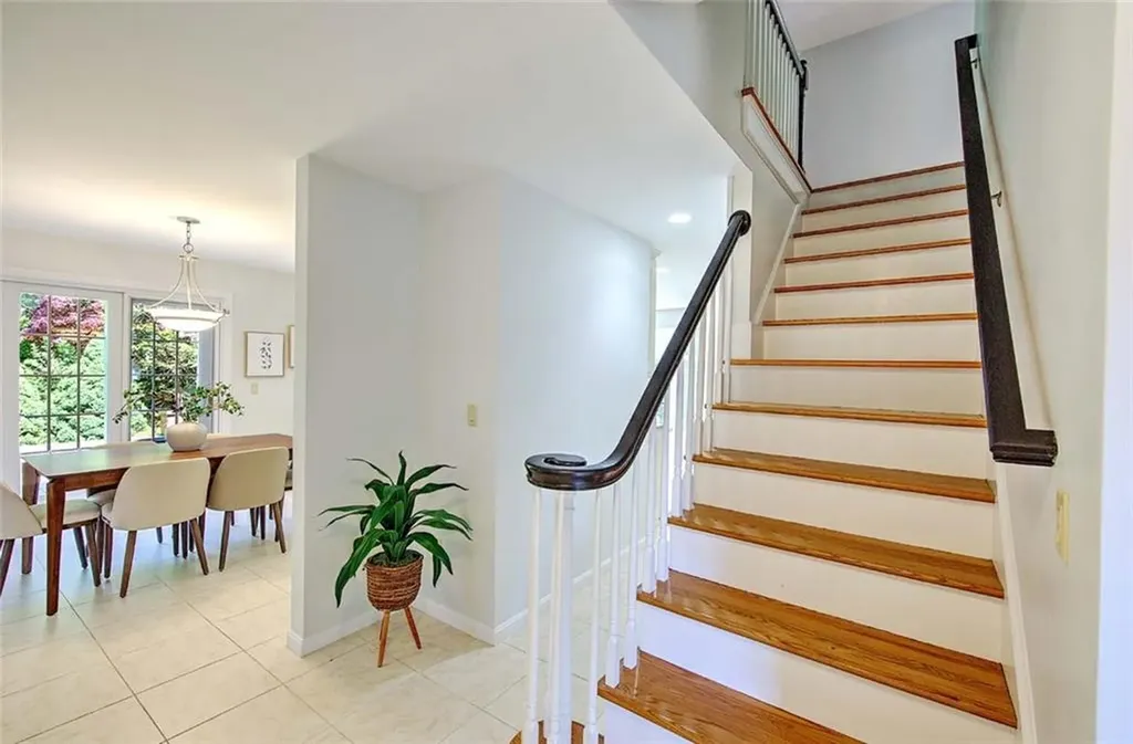 15 Sylvia Lane Lincoln RI 02865