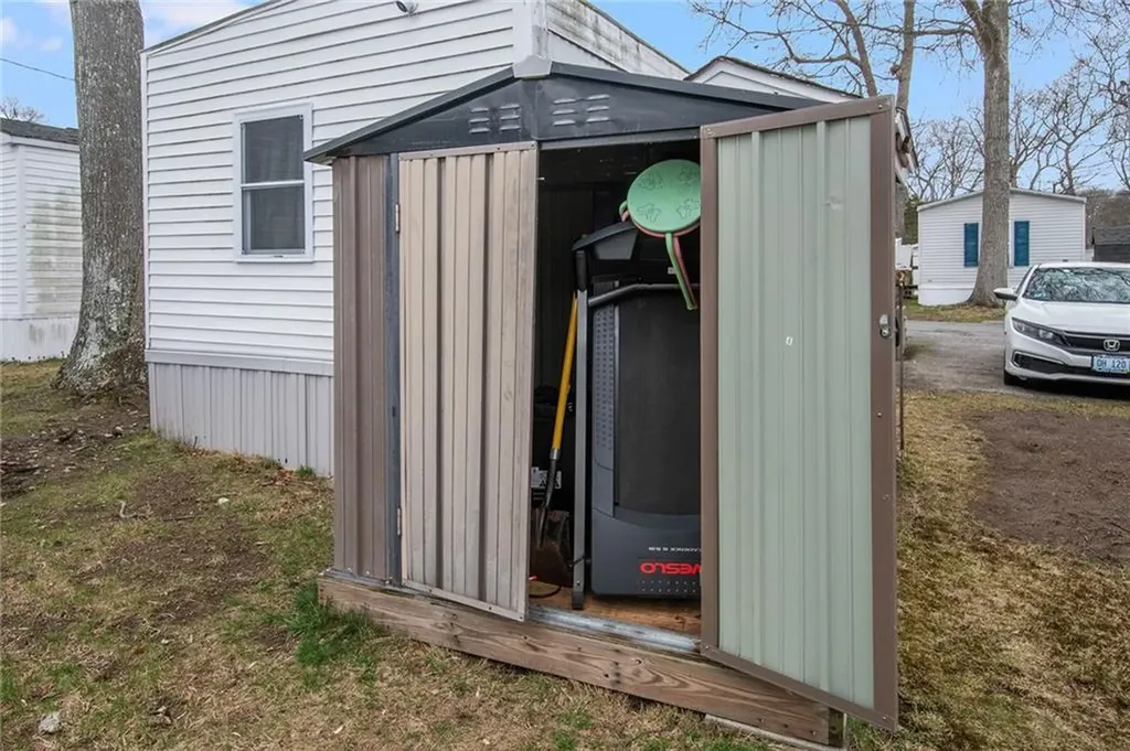 719 Forest Park Middletown RI 02842
