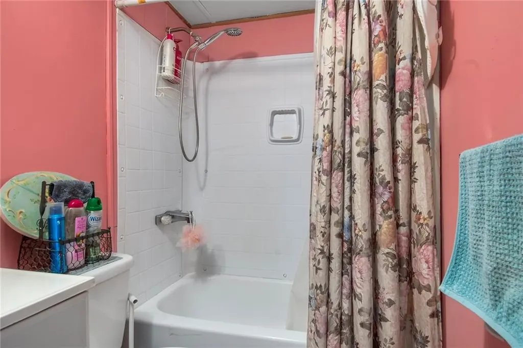 719 Forest Park Middletown RI 02842
