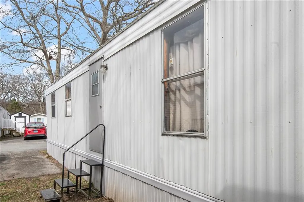 719 Forest Park Middletown RI 02842