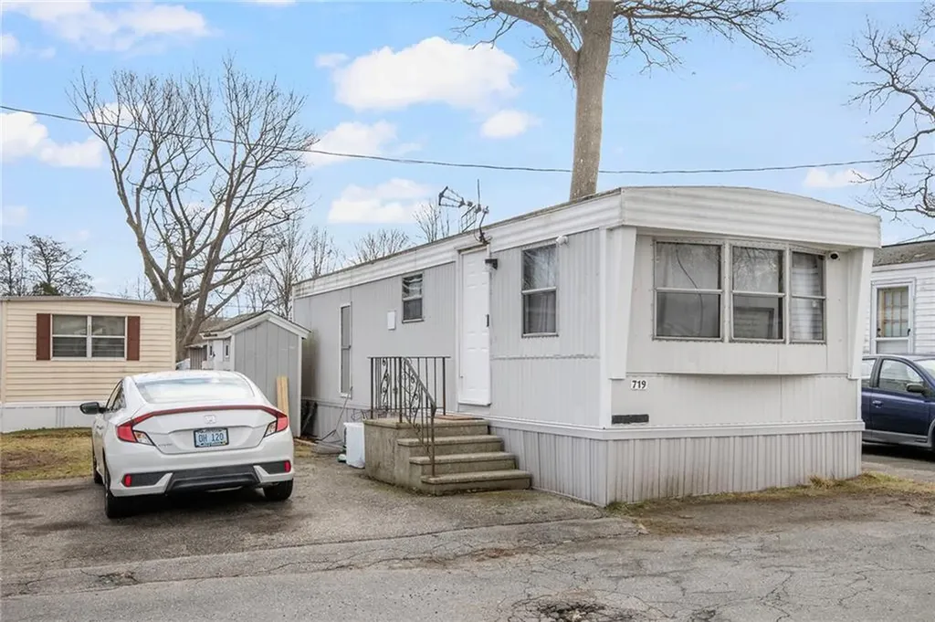 719 Forest Park Middletown RI 02842