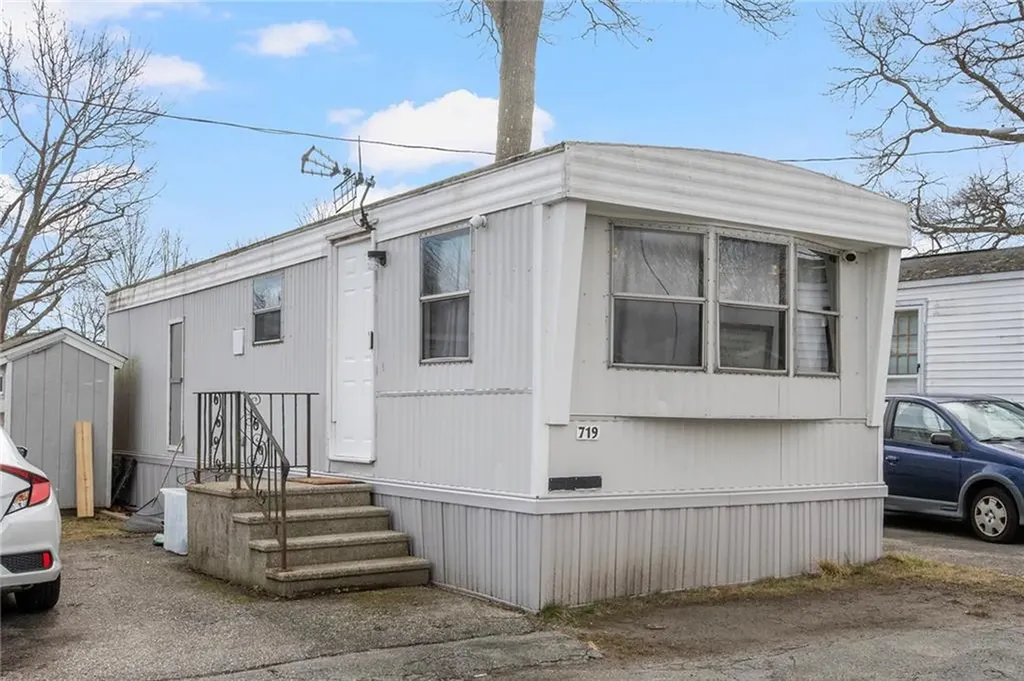 719 Forest Park Middletown RI 02842