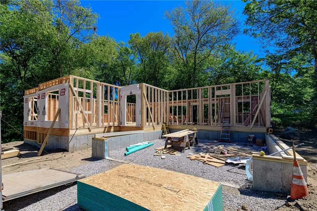 5 Robin Hollow Lane Westerly RI 02891