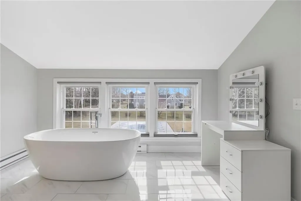 53 River Run Road Middletown RI 02842