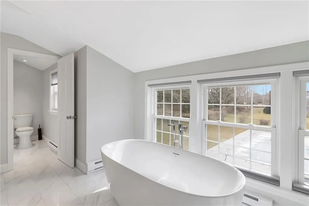 53 River Run Road Middletown RI 02842