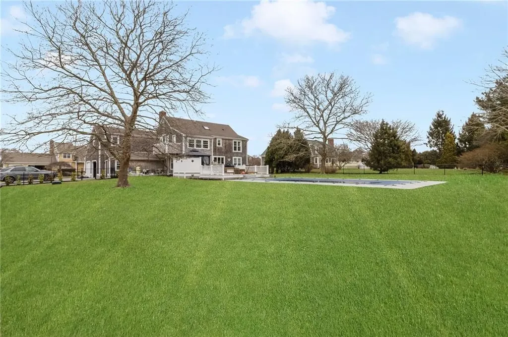 53 River Run Road Middletown RI 02842