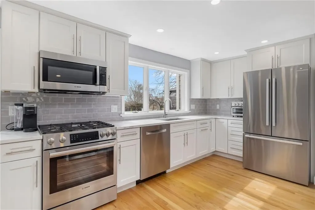 53 River Run Road Middletown RI 02842