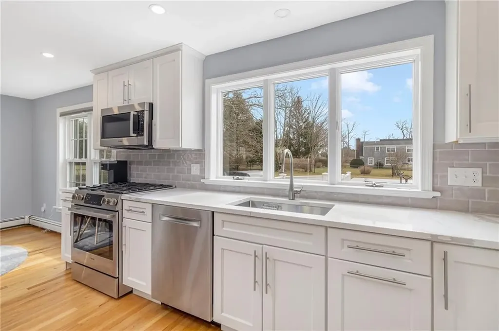 53 River Run Road Middletown RI 02842