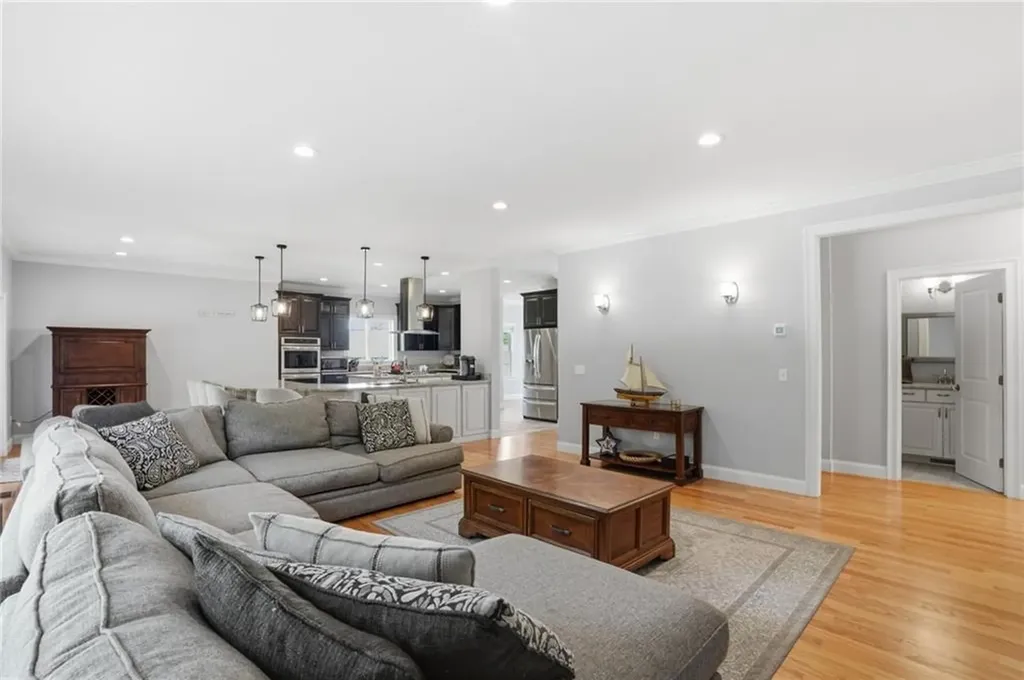 5 Kyles Court Swansea MA 02777