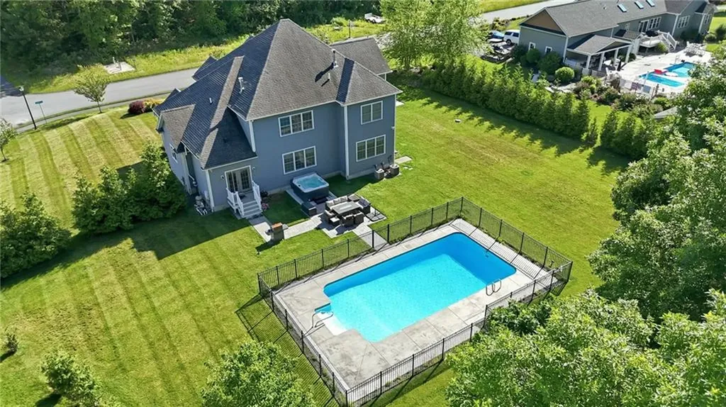 5 Kyles Court Swansea MA 02777
