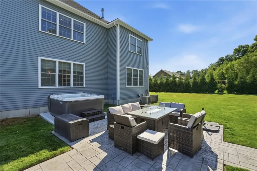 5 Kyles Court Swansea MA 02777