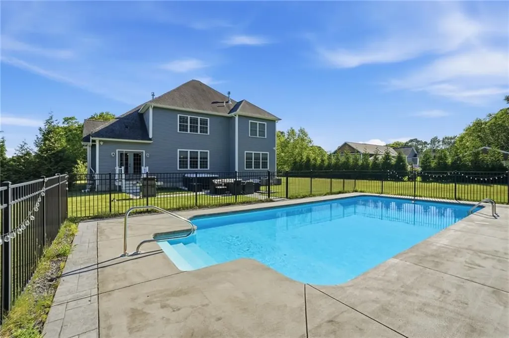 5 Kyles Court Swansea MA 02777