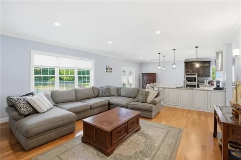 5 Kyles Court Swansea MA 02777