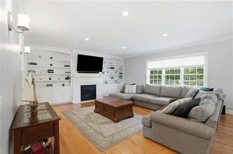 5 Kyles Court Swansea MA 02777
