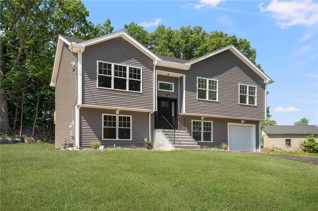 18 Pleasantview Avenue Johnston RI 02919
