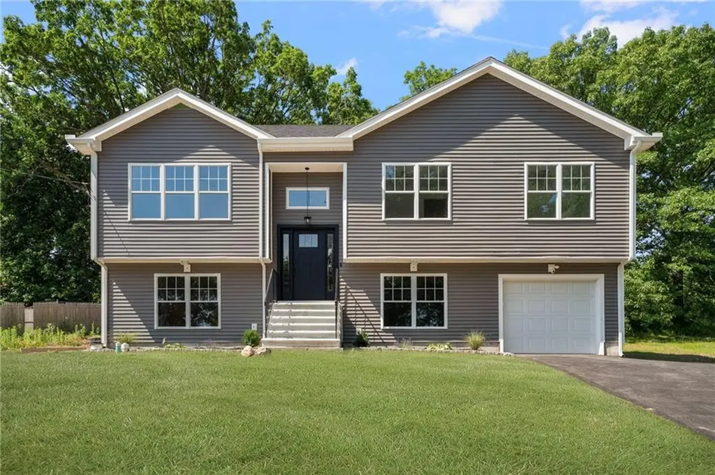 18 Pleasantview Avenue Johnston RI 02919