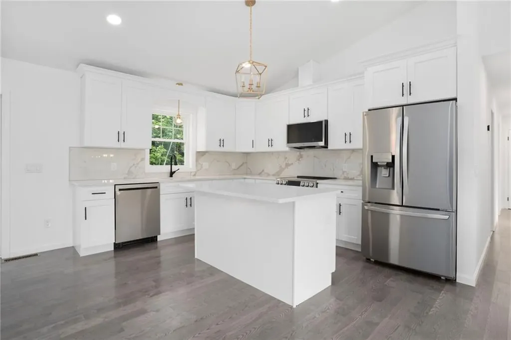 18 Pleasantview Avenue Johnston RI 02919