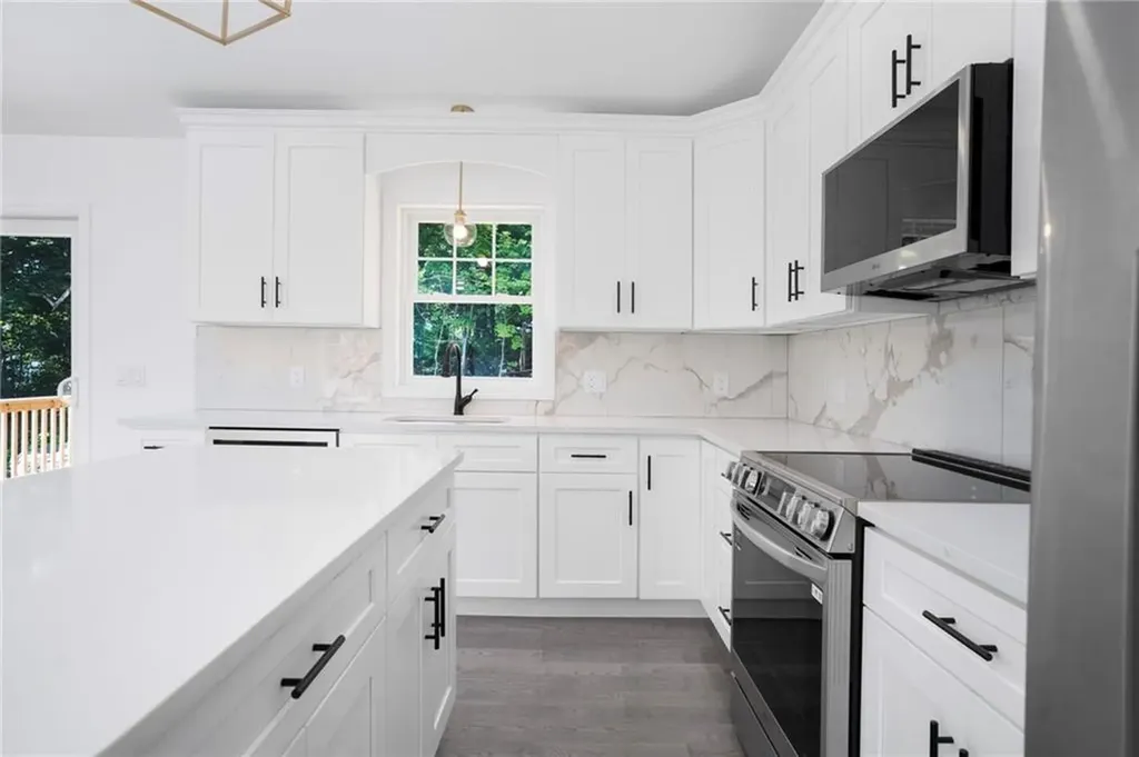 18 Pleasantview Avenue Johnston RI 02919