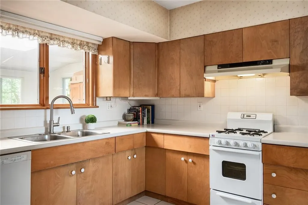 905 Bullocks Point Avenue East Providence RI 02915