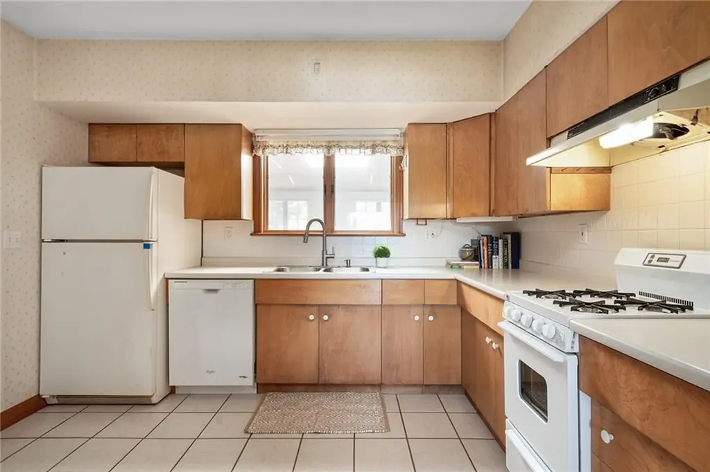 905 Bullocks Point Avenue East Providence RI 02915