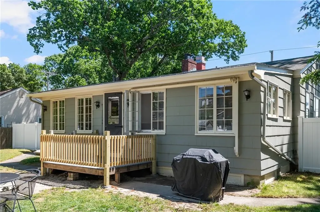 905 Bullocks Point Avenue East Providence RI 02915