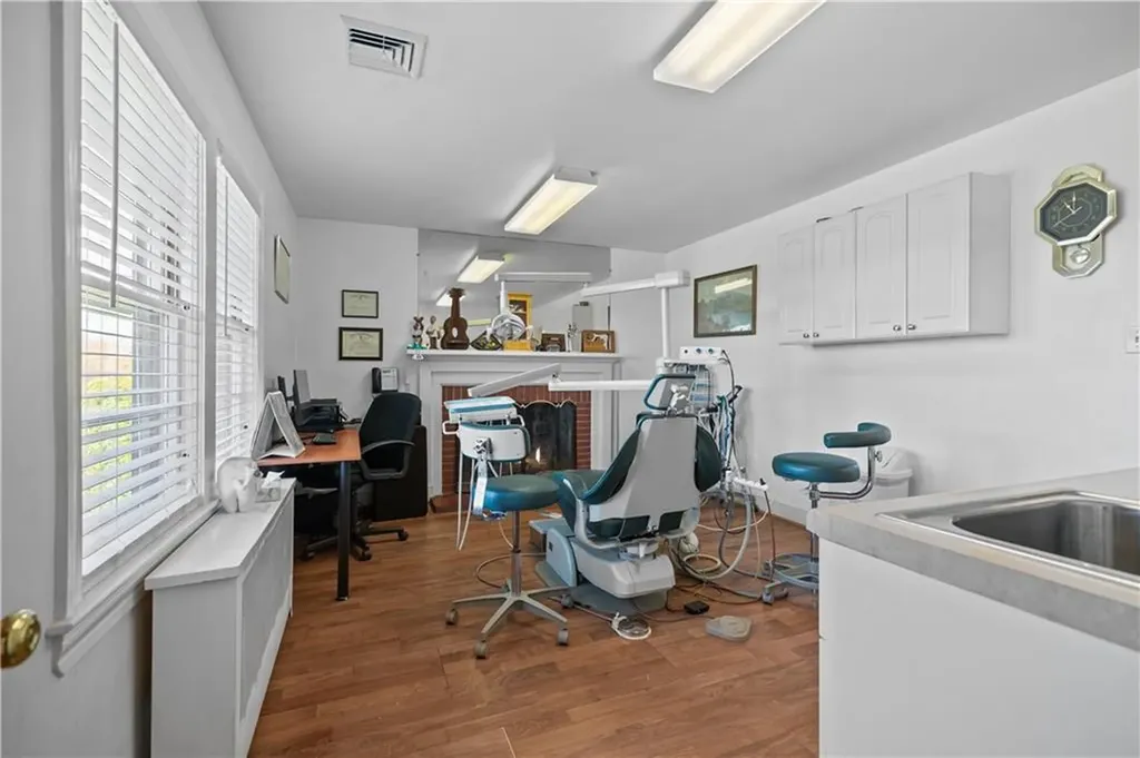 74 Valley Road Middletown RI 02842