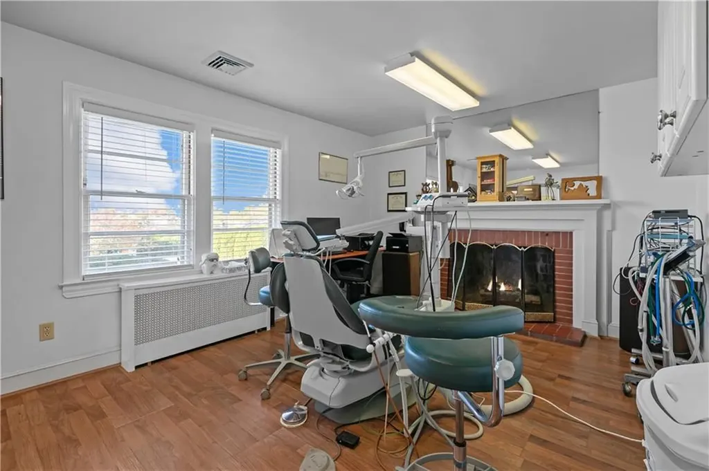 74 Valley Road Middletown RI 02842