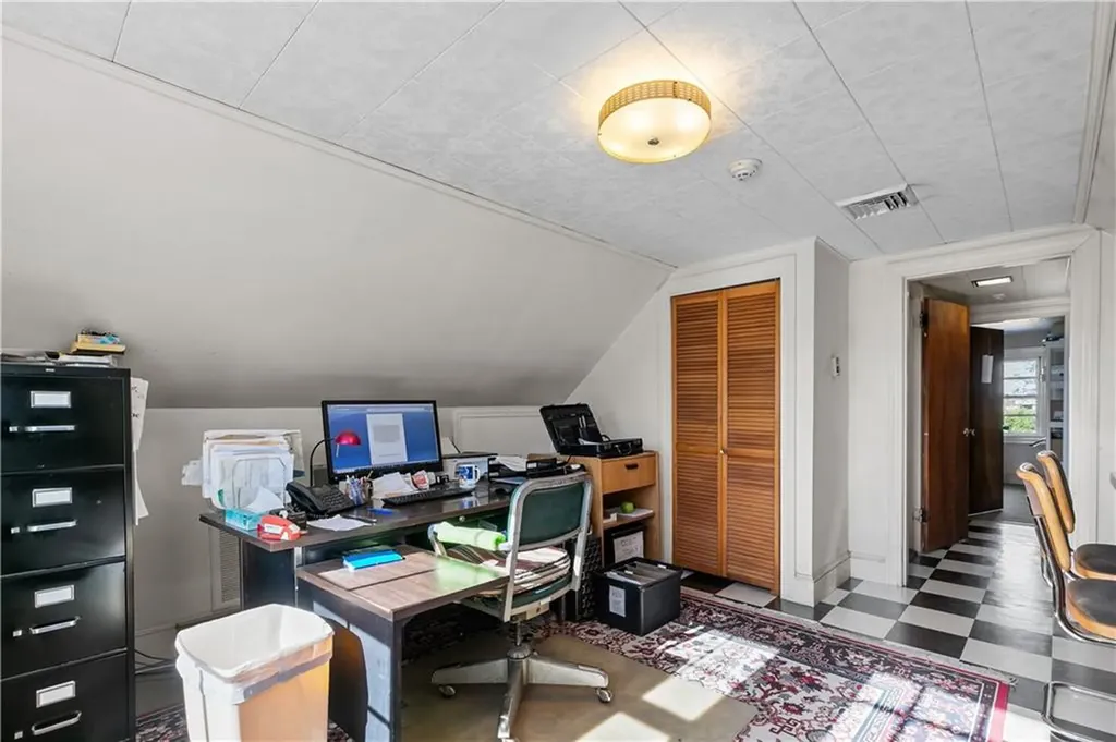 74 Valley Road Middletown RI 02842