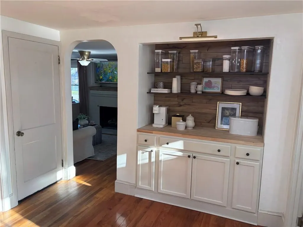 111 Lakeside Avenue Cranston RI 02910