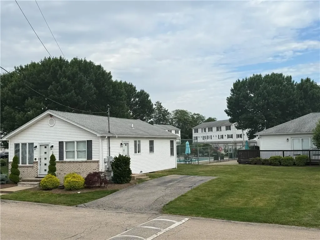 22 Iris Lane North Providence RI 02911