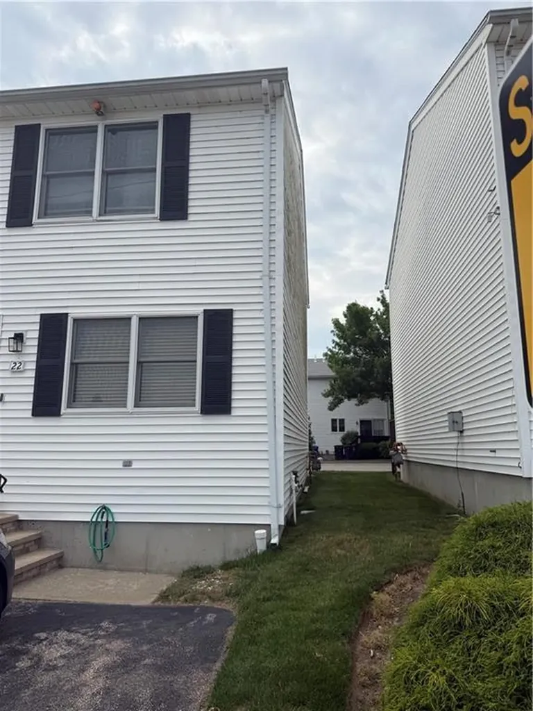22 Iris Lane North Providence RI 02911