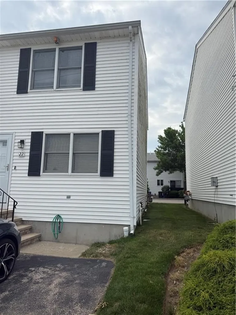 22 Iris Lane North Providence RI 02911