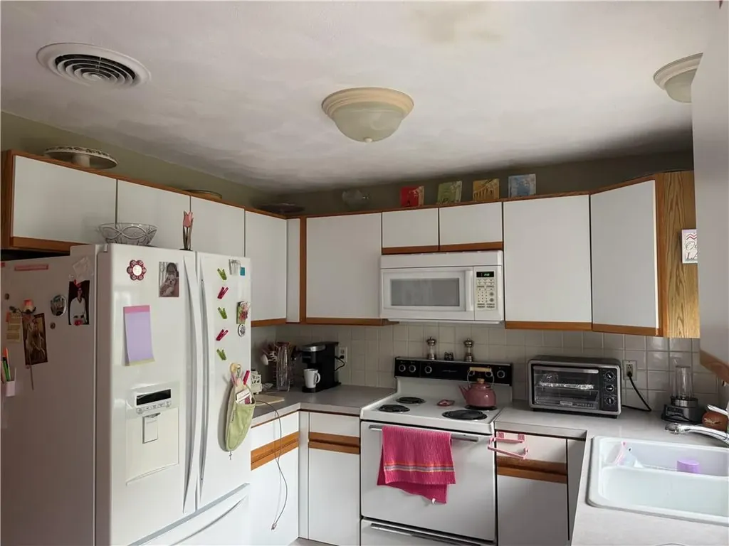 22 Iris Lane North Providence RI 02911