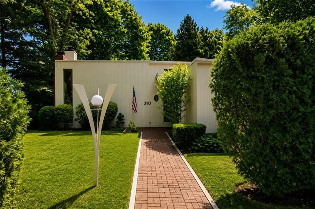 310 Spencer Av. 02818 Avenue Warwick RI 02818