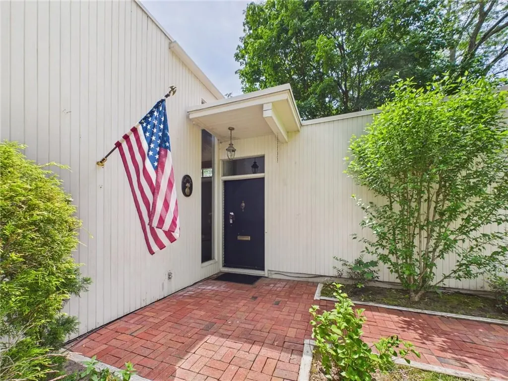 310 Spencer Av. 02818 Avenue Warwick RI 02818